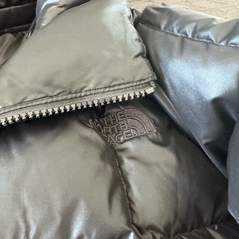 The North Face Women's Black Puffer Jacket - Picture 3 of 9